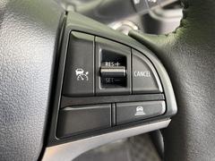 【アダプティブクルーズコントロール】高速道路での長距離走行が楽に！！自動で速度を保つクルーズコントロールが、衝突軽減システムと連携し、前方の車両を感知して車間を保つように速度調節してくれます！！ 6