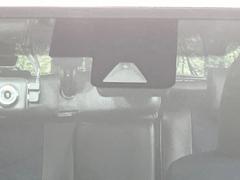 【トヨタセーフティセンス】走行中に前方の車両等を認識し、衝突しそうな時は警報とブレーキで衝突回避と被害軽減をアシスト。より安全にドライブをお楽しみいただけます。 6