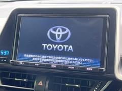 【純正９型ナビ】人気の純正ナビを装備。オーディオ機能も充実しており、Ｂｌｕｅｔｏｏｔｈ接続すればお持ちのスマホやＭＰ３プレイヤーの音楽を再生可能！毎日の運転がさらに楽しくなります！！ 3