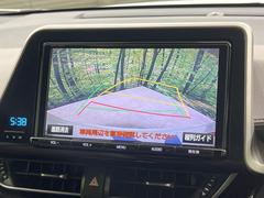 【バックカメラ】駐車時に後方がリアルタイム映像で確認できます。大型商業施設や立体駐車場での駐車時や、夜間のバック時に大活躍！運転スキルに関わらず、今や必須となった装備のひとつです！ 4
