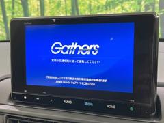 【純正８型ナビ】人気の純正ナビを装備しております。ナビの使いやすさはもちろん、オーディオ機能も充実！キャンプや旅行はもちろん、通勤や買い物など普段のドライブも楽しくなるはず♪ 3