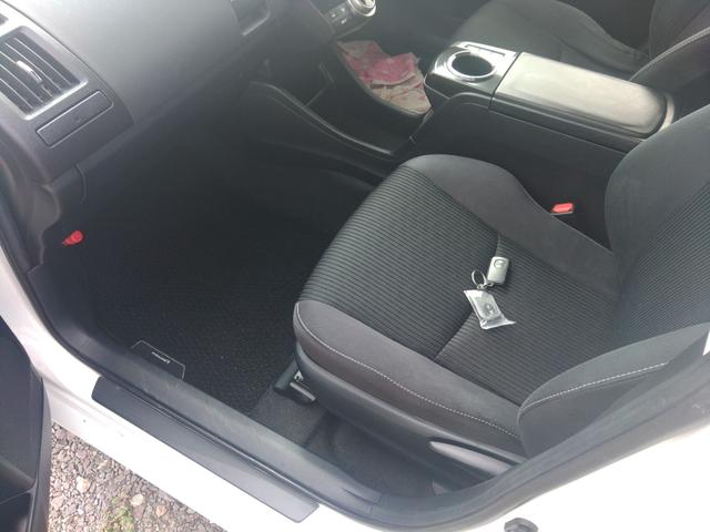 プリウスアルファ Ｓ　ＥＴＣ　バックカメラ　ナビ　ＴＶ　アルミホイール　スマートキー　アイドリングストップ　電動格納ミラー　ＣＶＴ　盗難防止システム　衝突安全ボディ　ＡＢＳ　ＥＳＣ　ＣＤ　Ｂｌｕｅｔｏｏｔｈ　エアコン（38枚目）