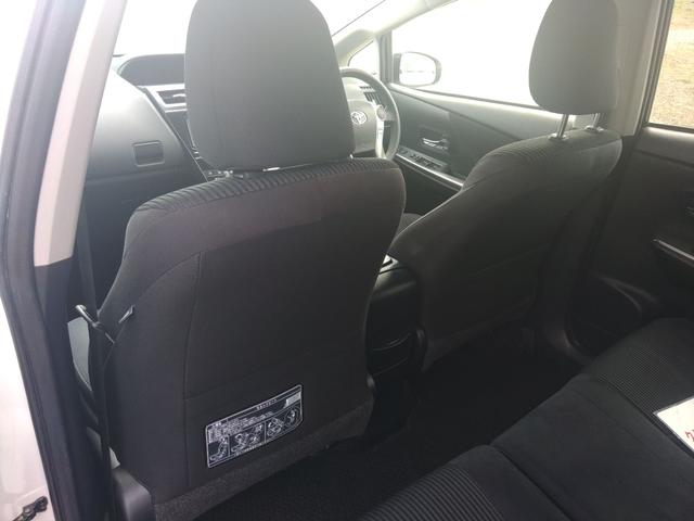 プリウスアルファ Ｓ　ＥＴＣ　バックカメラ　ナビ　ＴＶ　アルミホイール　スマートキー　アイドリングストップ　電動格納ミラー　ＣＶＴ　盗難防止システム　衝突安全ボディ　ＡＢＳ　ＥＳＣ　ＣＤ　Ｂｌｕｅｔｏｏｔｈ　エアコン（41枚目）