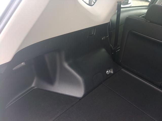 プリウスアルファ Ｓ　ＥＴＣ　バックカメラ　ナビ　ＴＶ　アルミホイール　スマートキー　アイドリングストップ　電動格納ミラー　ＣＶＴ　盗難防止システム　衝突安全ボディ　ＡＢＳ　ＥＳＣ　ＣＤ　Ｂｌｕｅｔｏｏｔｈ　エアコン（45枚目）