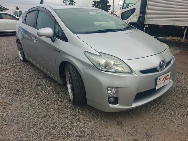 プリウス Ｓ　ＥＴＣ　バックカメラ　ナビ　ＴＶ　アルミホイール　ＬＥＤヘッドランプ　ＣＶＴ　スマートキー　電動格納ミラー　盗難防止システム　ＣＤ　ＵＳＢ　ミュージックプレイヤー接続可　Ｂｌｕｅｔｏｏｔｈ（13枚目）