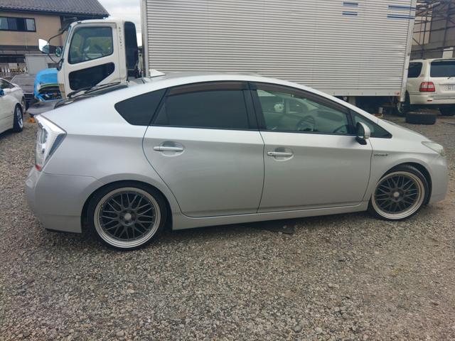 プリウス Ｓ　ＥＴＣ　バックカメラ　ナビ　ＴＶ　アルミホイール　ＬＥＤヘッドランプ　ＣＶＴ　スマートキー　電動格納ミラー　盗難防止システム　ＣＤ　ＵＳＢ　ミュージックプレイヤー接続可　Ｂｌｕｅｔｏｏｔｈ（15枚目）