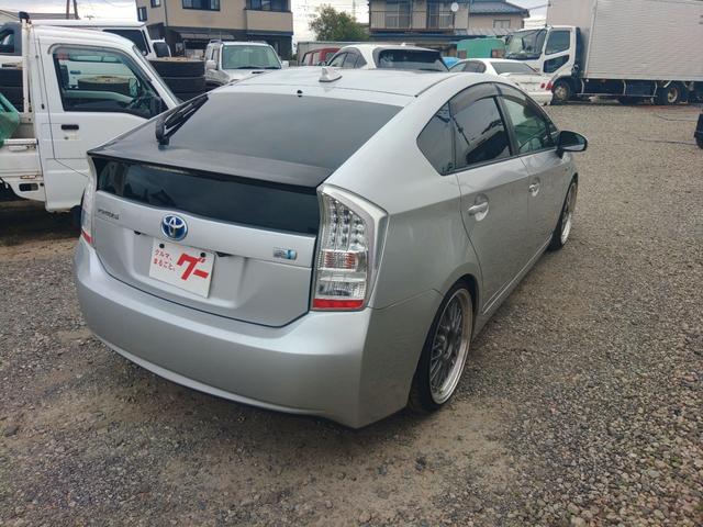 プリウス Ｓ　ＥＴＣ　バックカメラ　ナビ　ＴＶ　アルミホイール　ＬＥＤヘッドランプ　ＣＶＴ　スマートキー　電動格納ミラー　盗難防止システム　ＣＤ　ＵＳＢ　ミュージックプレイヤー接続可　Ｂｌｕｅｔｏｏｔｈ（16枚目）