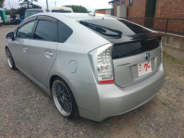 プリウス Ｓ　ＥＴＣ　バックカメラ　ナビ　ＴＶ　アルミホイール　ＬＥＤヘッドランプ　ＣＶＴ　スマートキー　電動格納ミラー　盗難防止システム　ＣＤ　ＵＳＢ　ミュージックプレイヤー接続可　Ｂｌｕｅｔｏｏｔｈ（18枚目）