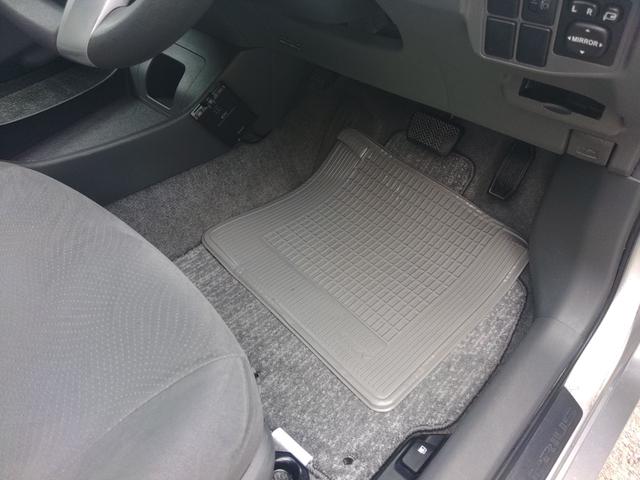 プリウス Ｓ　ＥＴＣ　バックカメラ　ナビ　ＴＶ　アルミホイール　ＬＥＤヘッドランプ　ＣＶＴ　スマートキー　電動格納ミラー　盗難防止システム　ＣＤ　ＵＳＢ　ミュージックプレイヤー接続可　Ｂｌｕｅｔｏｏｔｈ（26枚目）