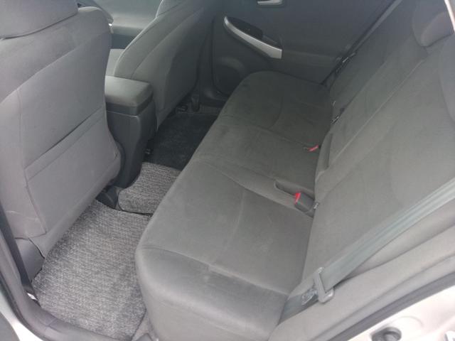 プリウス Ｓ　ＥＴＣ　バックカメラ　ナビ　ＴＶ　アルミホイール　ＬＥＤヘッドランプ　ＣＶＴ　スマートキー　電動格納ミラー　盗難防止システム　ＣＤ　ＵＳＢ　ミュージックプレイヤー接続可　Ｂｌｕｅｔｏｏｔｈ（32枚目）