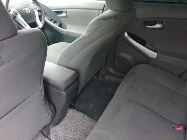 プリウス Ｓ　ＥＴＣ　バックカメラ　ナビ　ＴＶ　アルミホイール　ＬＥＤヘッドランプ　ＣＶＴ　スマートキー　電動格納ミラー　盗難防止システム　ＣＤ　ＵＳＢ　ミュージックプレイヤー接続可　Ｂｌｕｅｔｏｏｔｈ（35枚目）