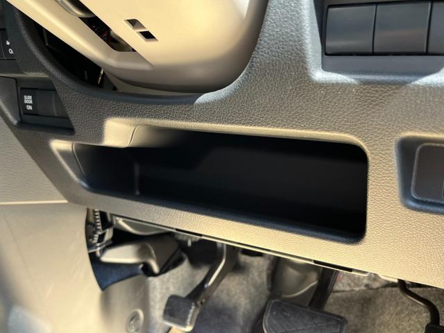 ハイブリッドX ちょい乗り車 衝突被害軽減ブレーキ 後方クリアランスソナー 両側電動スリドドア LEDオートライト フォグランプ 運転席シートヒーター USB充電 プッシュスタート オートエアコン 白ホイールキャップ(50枚目)