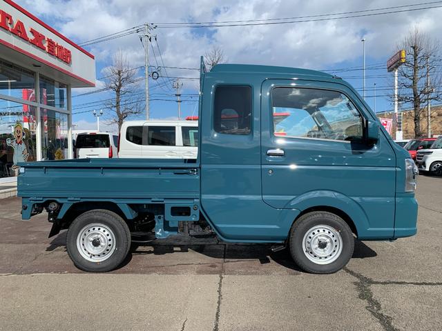 スーパーキャリイ Ｘ　切替４ＷＤ　４ＡＴ　／届出済未使用車／衝突被害軽減ブレーキ／後方クリアランスソナー／ＬＥＤオートライト／フォグランプ／ＬＥＤ荷台作業灯／オーバーヘッドシェルフ／キーレス／パワーウインドウ／リクライニングシート（22枚目）