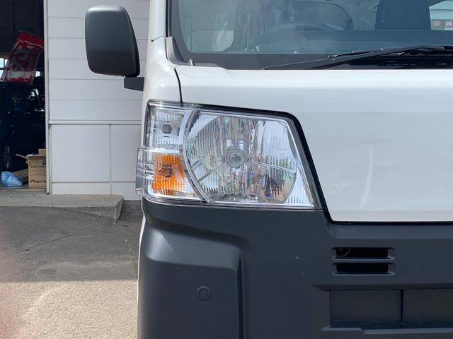 ハイゼットカーゴ スペシャル　ＡＴ　切替４ＷＤ　／届出済未使用車／衝突被害軽減ブレーキ／前後クリアランスソナー／純正ラジオ／両側手動スライドドア／オートライト／運転席助手席パワーウィンドウ／リアワイパー／荷室ライト（19枚目）
