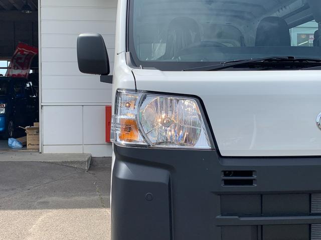 ハイゼットカーゴ スペシャル　ＡＴ　切替４ＷＤ　／届出済未使用車／衝突被害軽減ブレーキ／前後クリアランスソナー／純正ラジオ／両側手動スライドドア／オートライト／運転席助手席パワーウィンドウ／リアワイパー／荷室ライト（20枚目）