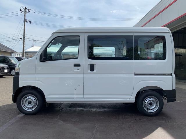 ハイゼットカーゴ スペシャル　ＡＴ　切替４ＷＤ　／届出済未使用車／衝突被害軽減ブレーキ／前後クリアランスソナー／純正ラジオ／両側手動スライドドア／オートライト／運転席助手席パワーウィンドウ／リアワイパー／荷室ライト（23枚目）