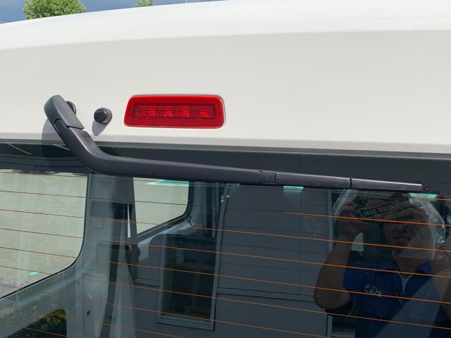 ハイゼットカーゴ スペシャル　ＡＴ　切替４ＷＤ　／届出済未使用車／衝突被害軽減ブレーキ／前後クリアランスソナー／純正ラジオ／両側手動スライドドア／オートライト／運転席助手席パワーウィンドウ／リアワイパー／荷室ライト（28枚目）