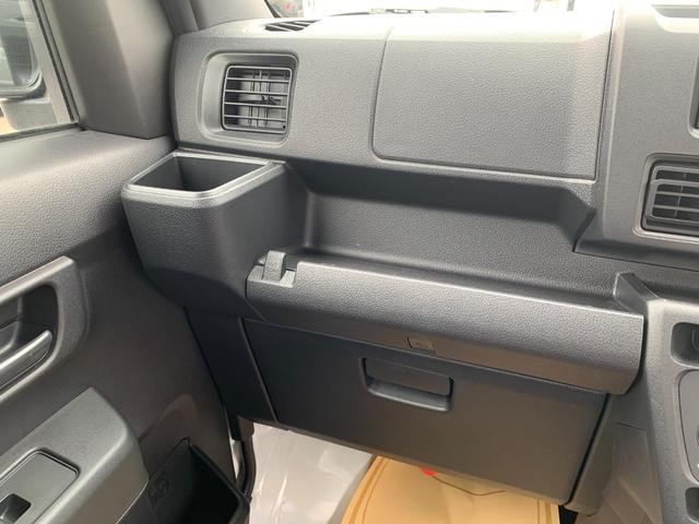 ハイゼットカーゴ スペシャル　ＡＴ　切替４ＷＤ　／届出済未使用車／衝突被害軽減ブレーキ／前後クリアランスソナー／純正ラジオ／両側手動スライドドア／オートライト／運転席助手席パワーウィンドウ／リアワイパー／荷室ライト（30枚目）