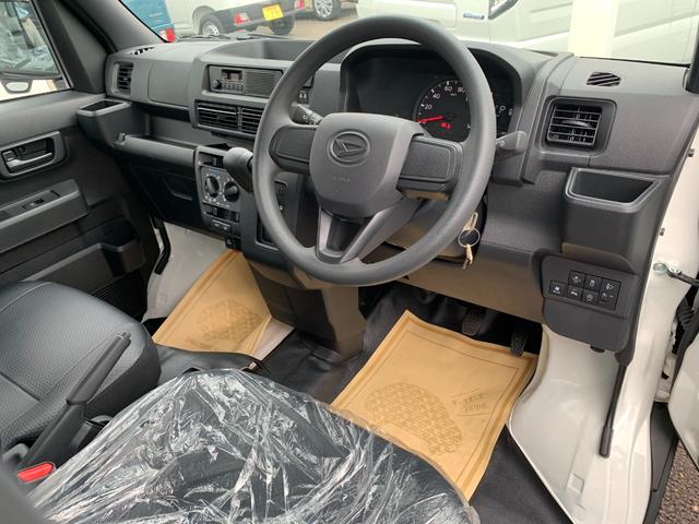 ハイゼットカーゴ スペシャル　ＡＴ　切替４ＷＤ　／届出済未使用車／衝突被害軽減ブレーキ／前後クリアランスソナー／純正ラジオ／両側手動スライドドア／オートライト／運転席助手席パワーウィンドウ／リアワイパー／荷室ライト（50枚目）