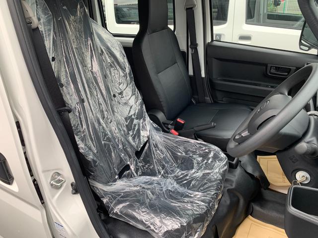 ハイゼットカーゴ スペシャル　ＡＴ　切替４ＷＤ　／届出済未使用車／衝突被害軽減ブレーキ／前後クリアランスソナー／純正ラジオ／両側手動スライドドア／オートライト／運転席助手席パワーウィンドウ／リアワイパー／荷室ライト（53枚目）