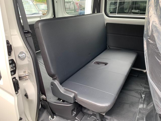 ハイゼットカーゴ スペシャル　ＡＴ　切替４ＷＤ　／届出済未使用車／衝突被害軽減ブレーキ／前後クリアランスソナー／純正ラジオ／両側手動スライドドア／オートライト／運転席助手席パワーウィンドウ／リアワイパー／荷室ライト（54枚目）