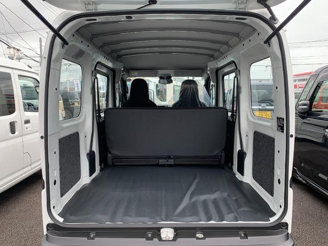 ハイゼットカーゴ スペシャル　ＡＴ　切替４ＷＤ　／届出済未使用車／衝突被害軽減ブレーキ／前後クリアランスソナー／純正ラジオ／両側手動スライドドア／オートライト／運転席助手席パワーウィンドウ／リアワイパー／荷室ライト（55枚目）