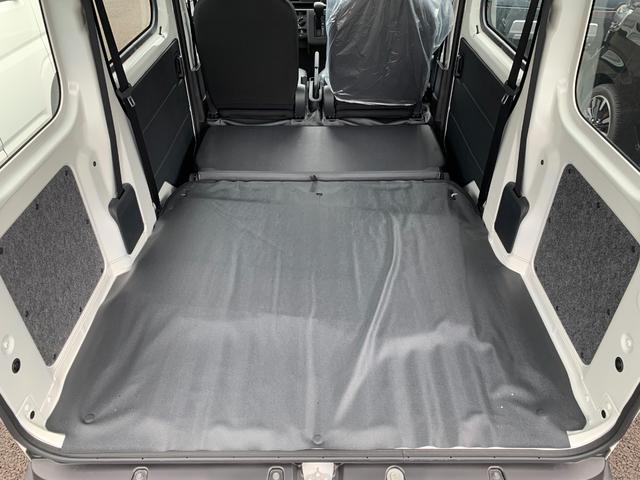 ハイゼットカーゴ スペシャル　ＡＴ　切替４ＷＤ　／届出済未使用車／衝突被害軽減ブレーキ／前後クリアランスソナー／純正ラジオ／両側手動スライドドア／オートライト／運転席助手席パワーウィンドウ／リアワイパー／荷室ライト（58枚目）