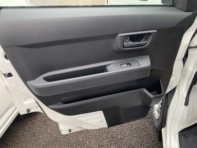 ハイゼットカーゴ スペシャル　ＡＴ　切替４ＷＤ　／届出済未使用車／衝突被害軽減ブレーキ／前後クリアランスソナー／純正ラジオ／両側手動スライドドア／オートライト／運転席助手席パワーウィンドウ／リアワイパー／荷室ライト（66枚目）