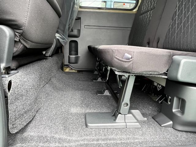 アトレー ＲＳ　切替４ＷＤ　純正９インチディスプレイオーディオ　／届出済未使用車／衝突被害軽減ブレーキ／前後クリアランスソナー／両側オートスライド／フルセグＴＶ／Ｂｌｕｅｔｏｏｔｈ／ＨＤＭＩ／スマホ連携／バックカメラ／アダプティブクルーズ／オーバヘッドシェルフ（69枚目）