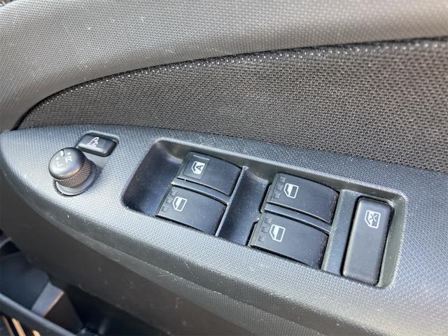 ステラ カスタムＲリミテッド　ＥＴＣ　ナビ　ＴＶ　ＨＩＤ　スマートキー　アイドリングストップ　電動格納ミラー　ベンチシート　ＣＶＴ　盗難防止システム　ＡＢＳ　ＣＤ　ＤＶＤ再生　アルミホイール　衝突安全ボディ　エアコン（11枚目）