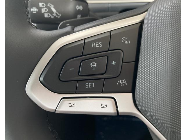 Ｔ－ロック ＴＳＩ　スタイル　登録済未使用車　純正ナビゲーション　バックカメラ　ＥＴＣ　ＬＥＤマトリックスヘッドライト”ＩＱ．ＬＩＧＨＴ”　パワーテールゲート　純正１７インチアルミホイール（17枚目）