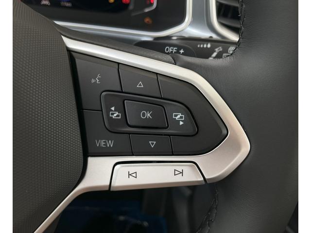 Ｔ－ロック ＴＳＩ　スタイル　登録済未使用車　純正ナビゲーション　バックカメラ　ＥＴＣ　ＬＥＤマトリックスヘッドライト”ＩＱ．ＬＩＧＨＴ”　パワーテールゲート　純正１７インチアルミホイール（18枚目）