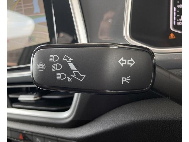 Ｔ－ロック ＴＳＩ　スタイル　登録済未使用車　純正ナビゲーション　バックカメラ　ＥＴＣ　ＬＥＤマトリックスヘッドライト”ＩＱ．ＬＩＧＨＴ”　パワーテールゲート　純正１７インチアルミホイール（19枚目）