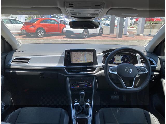 Ｔ－ロック ＴＤＩ　スタイル　試乗車　純正ナビゲーション　バックカメラ　ＥＴＣ　ＬＥＤマトリックスヘッドライト”ＩＱ．ＬＩＧＨＴ”　パワーテールゲート　純正１７インチアルミホイール（14枚目）