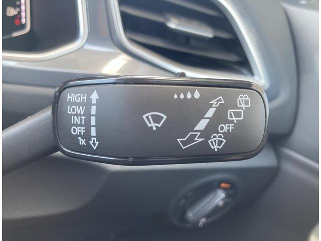 Ｔ－ロック ＴＤＩ　スタイル　試乗車　純正ナビゲーション　バックカメラ　ＥＴＣ　ＬＥＤマトリックスヘッドライト”ＩＱ．ＬＩＧＨＴ”　パワーテールゲート　純正１７インチアルミホイール（20枚目）
