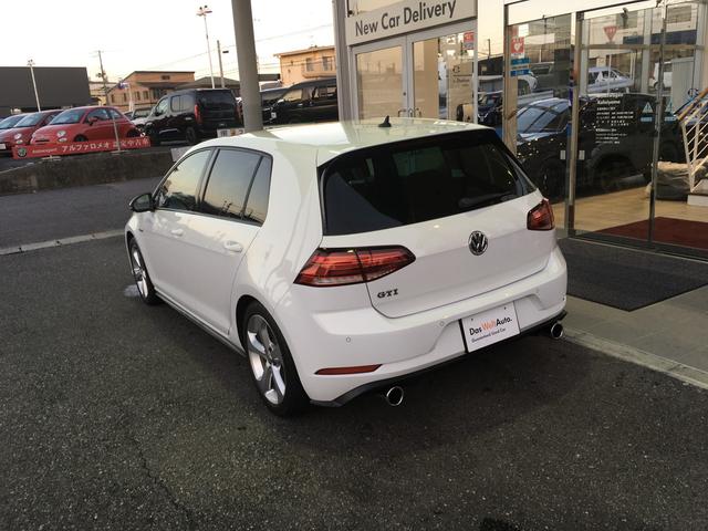 ゴルフＧＴＩ ベースグレード　純正ナビゲーション　バックカメラ　ＥＴＣ　ＡＣＣ　リアトラフィックアラート　レーンキープアシスト　ブラインドスポット　純正ドライブレコーダー　純正１７インチアルミ　純正１６インチアルミ＋スタッドレス（8枚目）