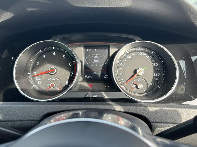 ゴルフＧＴＩ ベースグレード　純正ナビゲーション　バックカメラ　ＥＴＣ　ＡＣＣ　リアトラフィックアラート　レーンキープアシスト　ブラインドスポット　純正ドライブレコーダー　純正１７インチアルミ　純正１６インチアルミ＋スタッドレス（9枚目）