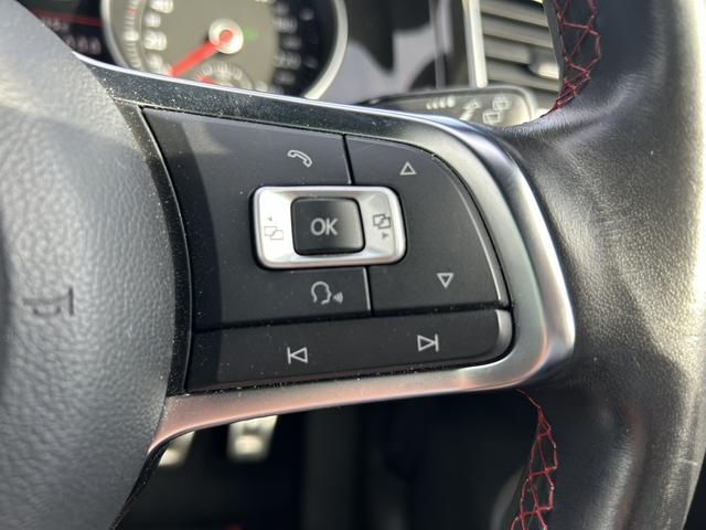 ゴルフＧＴＩ ベースグレード　純正ナビゲーション　バックカメラ　ＥＴＣ　ＡＣＣ　リアトラフィックアラート　レーンキープアシスト　ブラインドスポット　純正ドライブレコーダー　純正１７インチアルミ　純正１６インチアルミ＋スタッドレス（20枚目）