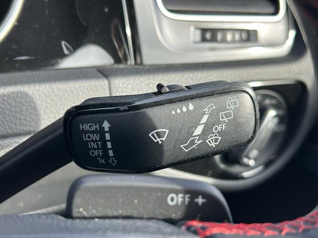 ゴルフＧＴＩ ベースグレード　純正ナビゲーション　バックカメラ　ＥＴＣ　ＡＣＣ　リアトラフィックアラート　レーンキープアシスト　ブラインドスポット　純正ドライブレコーダー　純正１７インチアルミ　純正１６インチアルミ＋スタッドレス（22枚目）