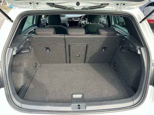 ゴルフＧＴＩ ベースグレード　純正ナビゲーション　バックカメラ　ＥＴＣ　ＡＣＣ　リアトラフィックアラート　レーンキープアシスト　ブラインドスポット　純正ドライブレコーダー　純正１７インチアルミ　純正１６インチアルミ＋スタッドレス（28枚目）