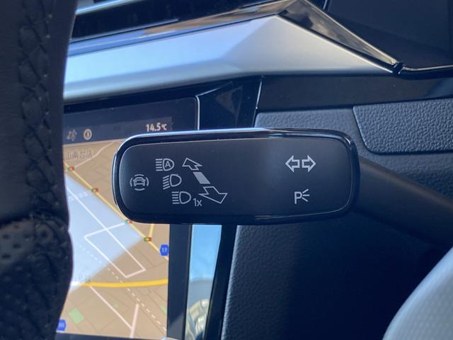 アルテオン TSI 4モーション Rラインアドバンス 4輪駆動 ラグジュアリーパッケージ サンルーフ 純正ナビゲーション アラウンドビューカメラ ETC ACC TVチューナー レーンキープアシスト ブラインドスポット リアトラフィックアラート(22枚目)