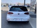 ゴルフＧＴＩ ＴＣＲ　特別限定車　純正ナビゲーション（ＤｉｓｃｏｖｅｒＰｒｏ）　バックカメラ　ＥＴＣ　ＡＣＣ　レーンキープアシスト　ＤＣＣ　ブラインドスポット　リアトラフィックアラート　アクラボビッチマフラー（3枚目）