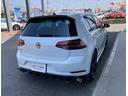 ゴルフＧＴＩ ＴＣＲ　特別限定車　純正ナビゲーション（ＤｉｓｃｏｖｅｒＰｒｏ）　バックカメラ　ＥＴＣ　ＡＣＣ　レーンキープアシスト　ＤＣＣ　ブラインドスポット　リアトラフィックアラート　アクラボビッチマフラー（7枚目）