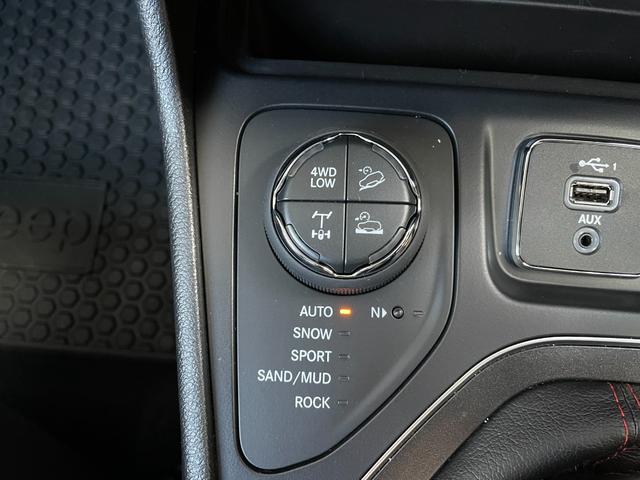 トレイルホーク 4WD ナビ ETC バックカメラ LEDヘッドライト CarPlay対応 レザーシート シートヒーター パワーシート 前後ドライブレコーダー 左右独立式フルオートエアコン(12枚目)
