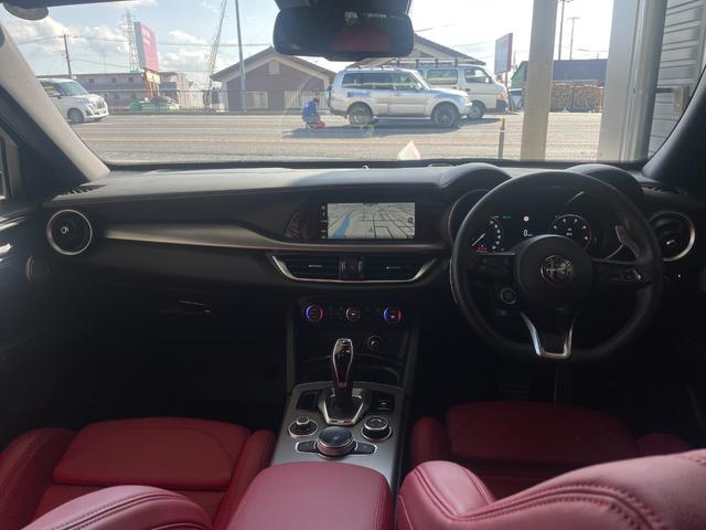 ステルヴィオ ２．０ターボ　Ｑ４ヴェローチェ　ＣａｒＰｌａｙ／Ａｎｄｒｏｉｄ　Ａｕｔｏ　ハーマンカードン製オーディオ　シートヒーター　クルーズコントロール（7枚目）