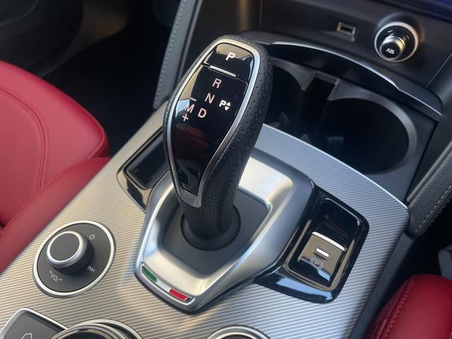 ステルヴィオ ２．０ターボ　Ｑ４ヴェローチェ　ＣａｒＰｌａｙ／Ａｎｄｒｏｉｄ　Ａｕｔｏ　ハーマンカードン製オーディオ　シートヒーター　クルーズコントロール（12枚目）