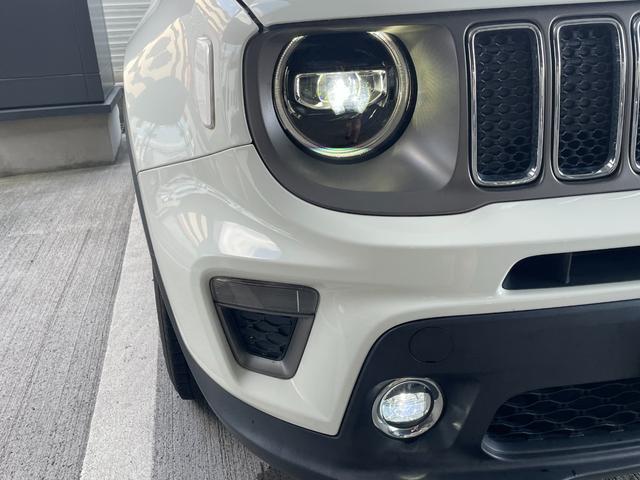 ジープ・レネゲード リミテッド　クルーズコントロール　　バックモニター　パワーシート　シートヒーター　ＣａｒＰｌａｙ／Ａｎｄｒｏｉｄ　Ａｕｔｏ　ＥＴＣ　サイドバイザー　ドライブレコーダー（6枚目）