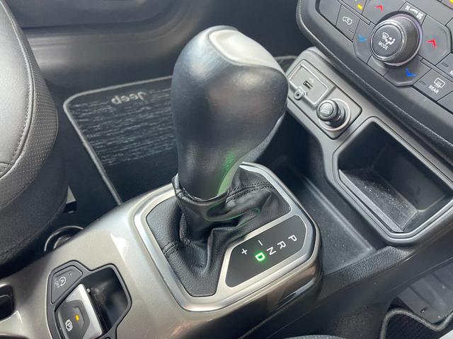 ジープ・レネゲード リミテッド　クルーズコントロール　　バックモニター　パワーシート　シートヒーター　ＣａｒＰｌａｙ／Ａｎｄｒｏｉｄ　Ａｕｔｏ　ＥＴＣ　サイドバイザー　ドライブレコーダー（13枚目）