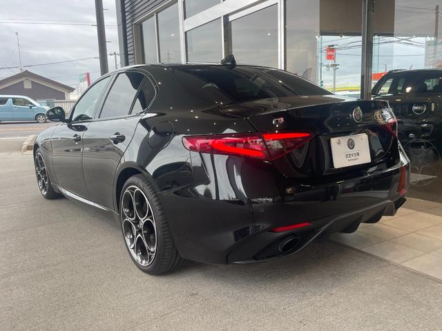 ジュリア ヴェローチェ ETC カープレイ シートヒーター ドライブレコーダー ハーマンカードン製オーディオ クルーズコントロール(3枚目)