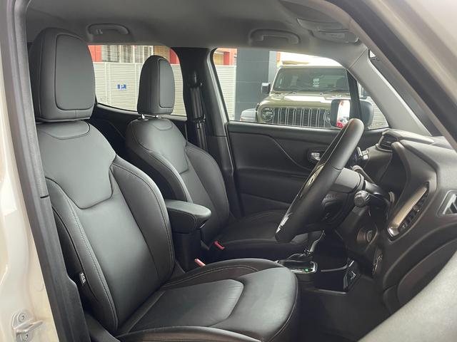 ジープ・レネゲード アルティテュード　ｅ－ハイブリッド　クルーズコントロール　バックモニター　　パワーシート　シートヒーター　ＣａｒＰｌａｙ／Ａｎｄｒｏｉｄ　Ａｕｔｏ　ＥＴＣ（14枚目）